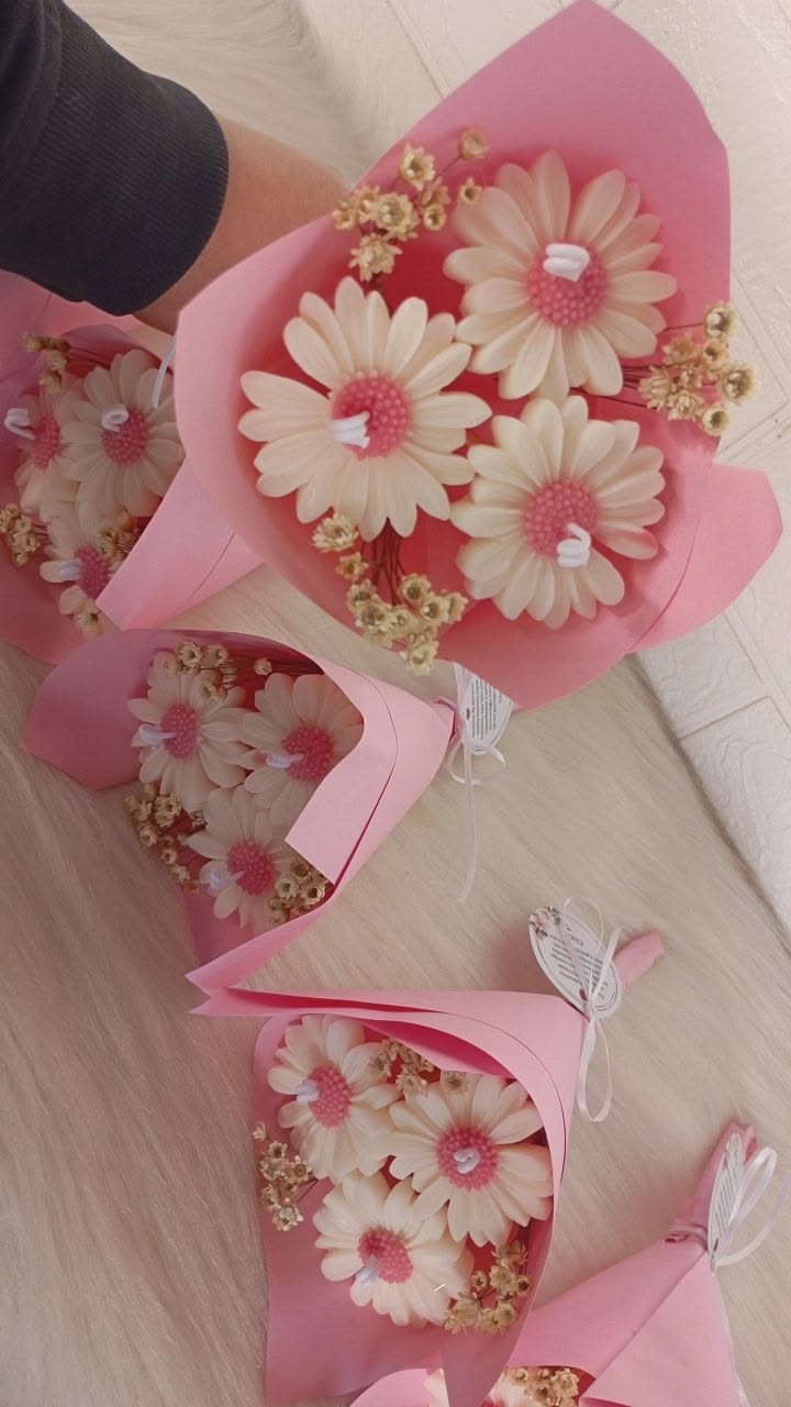 Eternal Daisy Mini Candle Bouquet