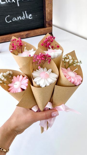 Daisy Bloom Mini Candle