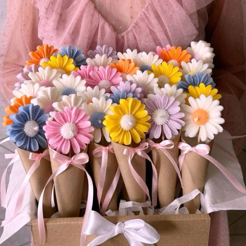 Daisy Net-Packed Candle