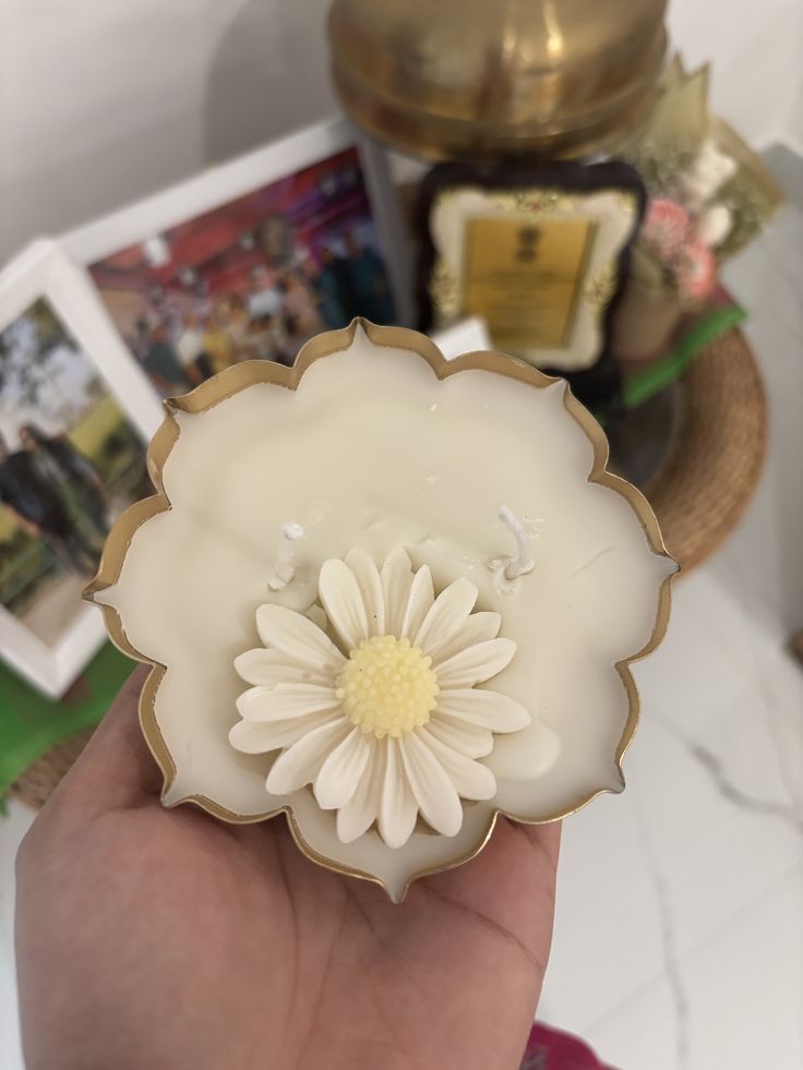Daisy Luxe Candle Urli Pair