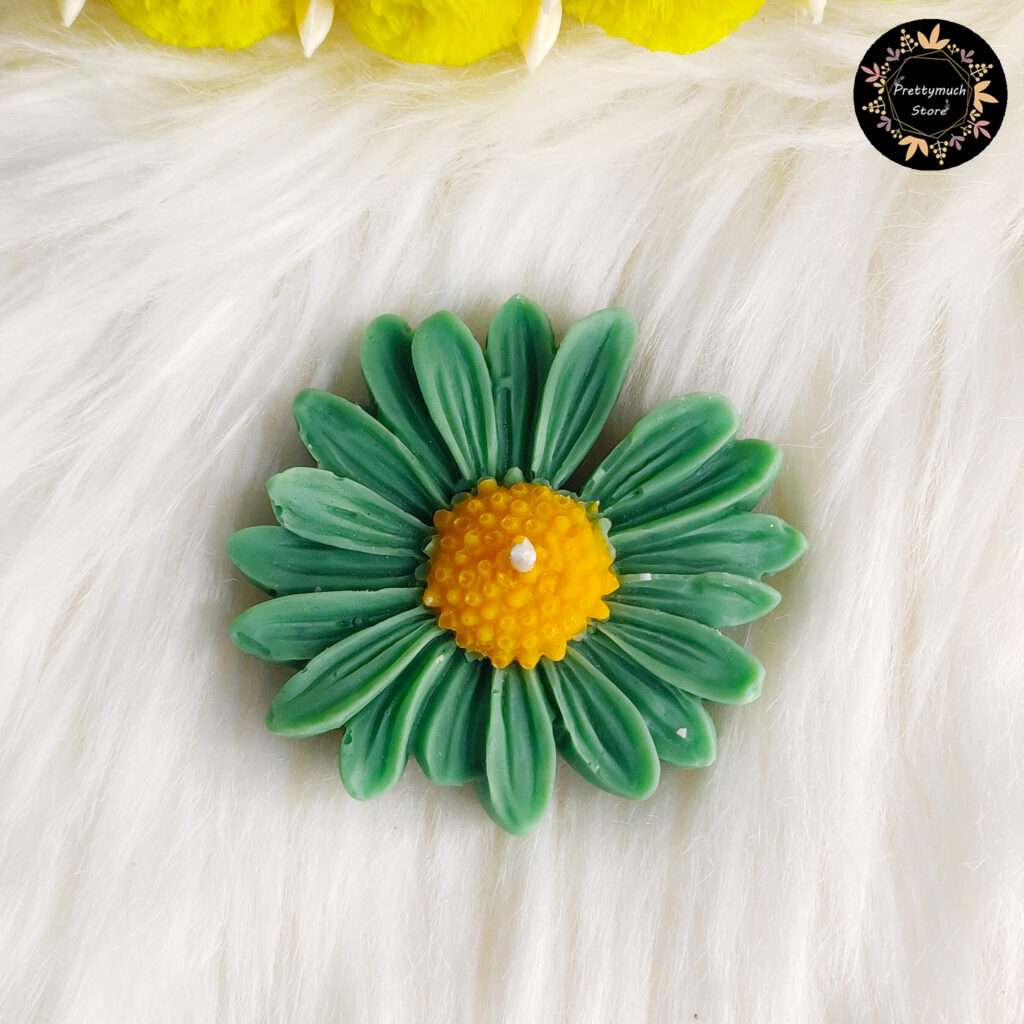 Daisy Bloom Mini Candle