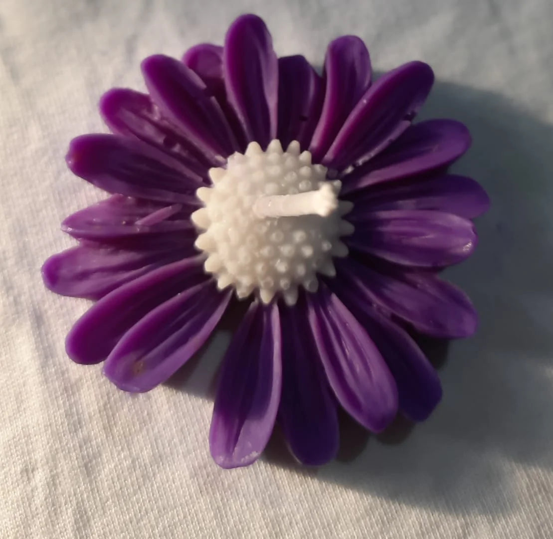 Daisy Bloom Mini Candle