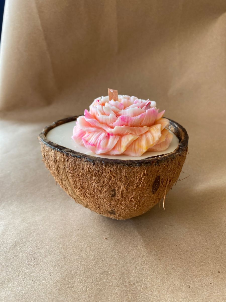 Tropical Coconut Shell Candle with Rose 🥥